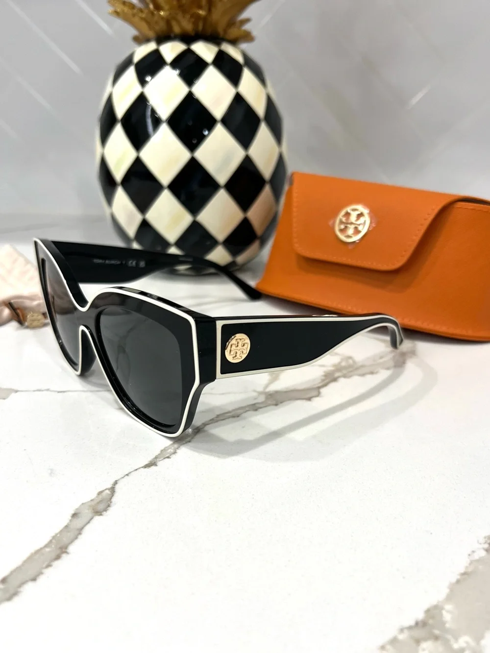 NWT MILLER OVERSIZED BUTTERFLY SUNGLASSES